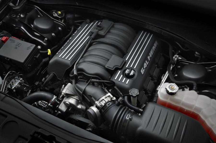  Chrysler 300C SRT8 2012 года  (фото 27 из 100)